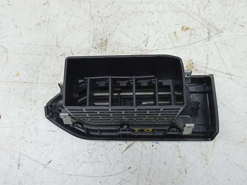 Recambio de aireador izquierdo para dacia sandero iii 1.0 tce 90 eco-g referencia OEM IAM  687613010R 
