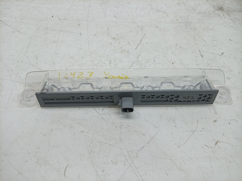 Recambio de luz central de freno para toyota yaris cross (mxp_) 1.5 hybrid (mxpj10) referencia OEM IAM  8157047051 