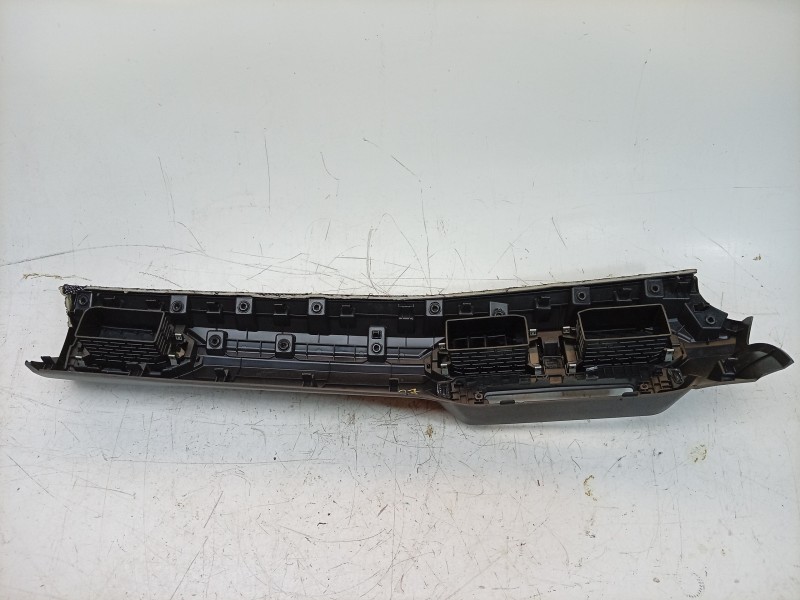 Recambio de moldura para dacia sandero iii 1.0 tce 90 eco-g referencia OEM IAM  683102674R 