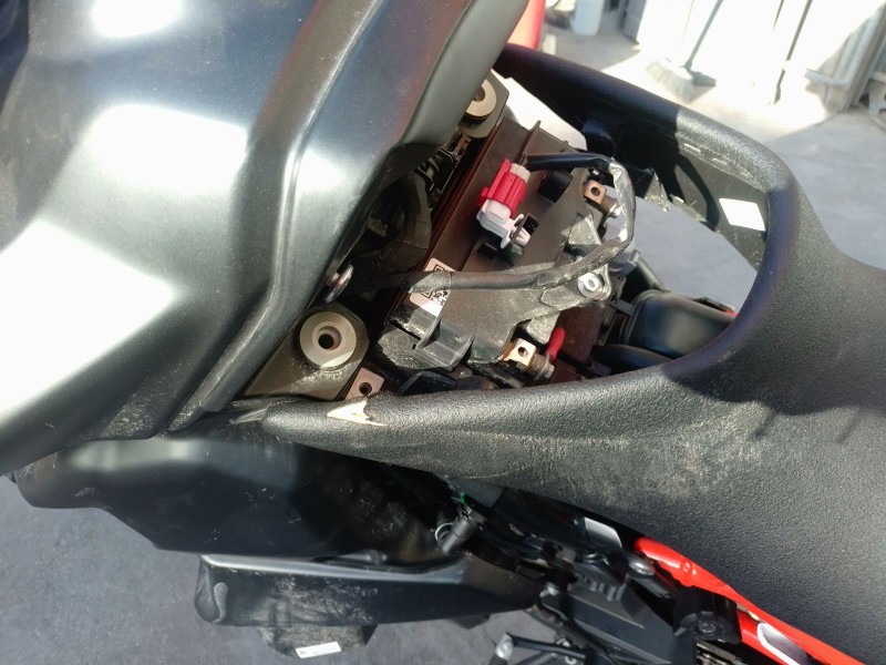 Recambio de asiento para ktm 890 smt referencia OEM IAM   