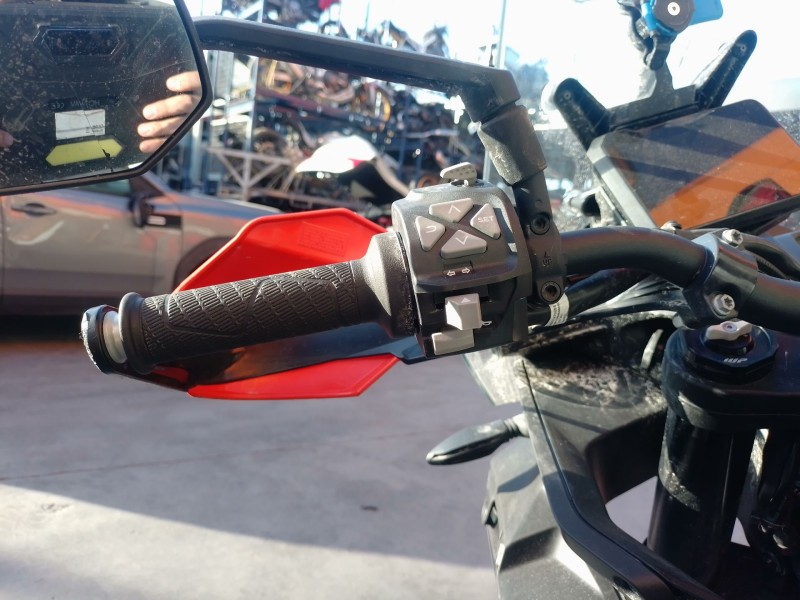 Recambio de piña luces izquierda para ktm 890 smt referencia OEM IAM   