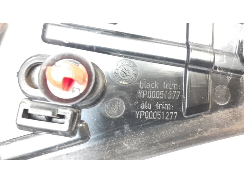 Recambio de moldura para opel grandland x ultimate referencia OEM IAM YP00051377  
