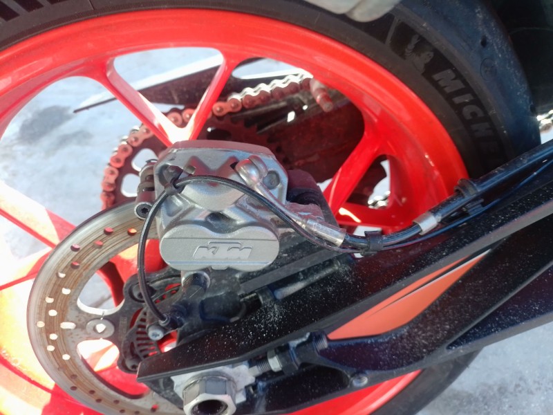 Recambio de pinza de freno trasera derecha para ktm 890 smt referencia OEM IAM   