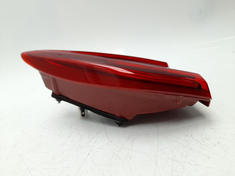 Recambio de piloto trasero derecho interior para kia stonic (yb) 1.0 t-gdi eco-dynamics+ referencia OEM IAM  92404H8400 