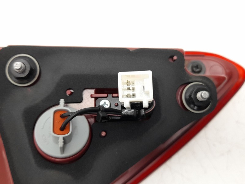Recambio de piloto trasero derecho interior para kia stonic (yb) 1.0 t-gdi eco-dynamics+ referencia OEM IAM  92404H8400 