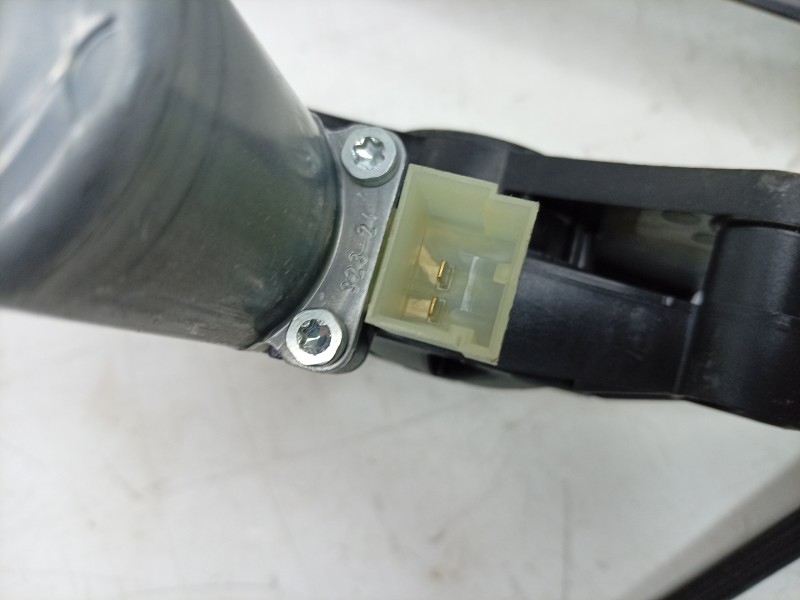 Recambio de elevalunas trasero izquierdo para porsche macan (xab) 4 electric (xabbb1, xabfd1) referencia OEM IAM 0130822704 95C8