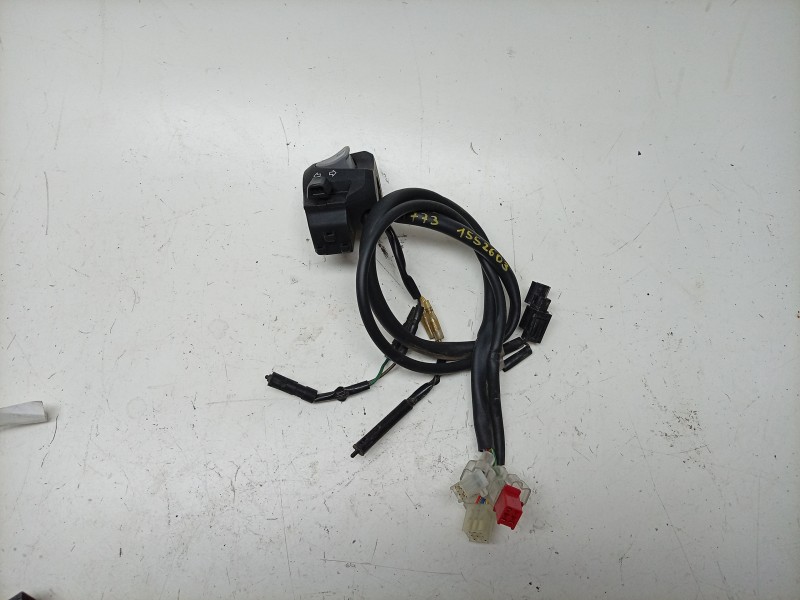 Recambio de piña luces izquierda para honda pcx 125 referencia OEM IAM  35200K1YD12 