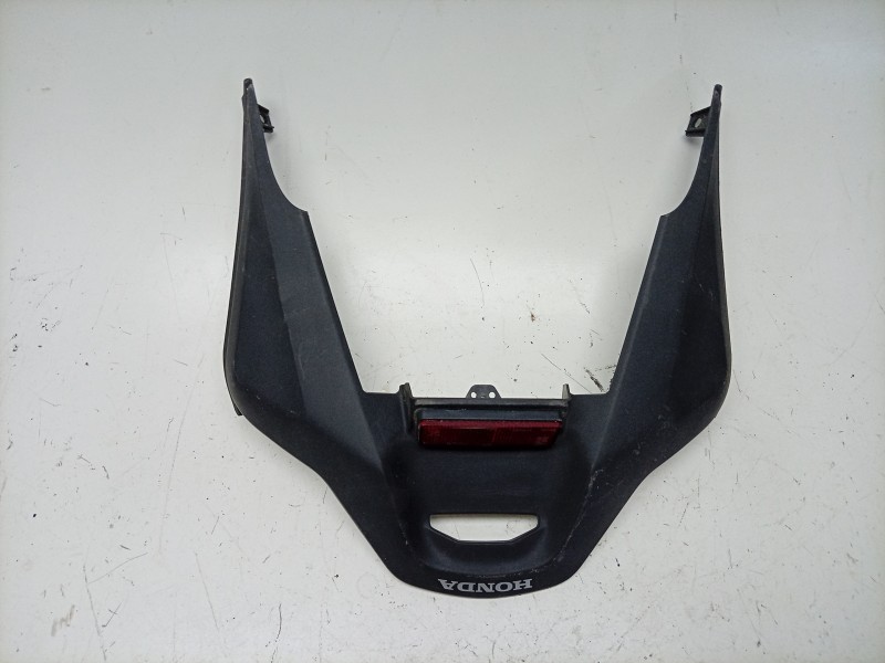Recambio de moldura para honda pcx 125 referencia OEM IAM  80115K1ZJ100 