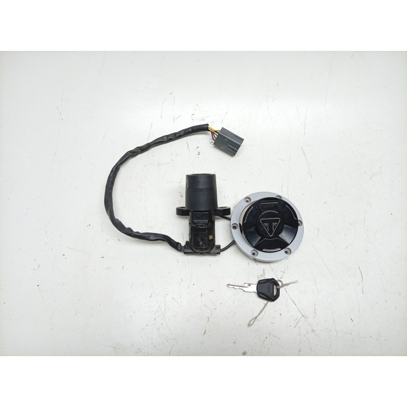 Recambio de conmutador de arranque para triumph street triple 765 rs street triple 765 rs referencia OEM IAM  T2501402 