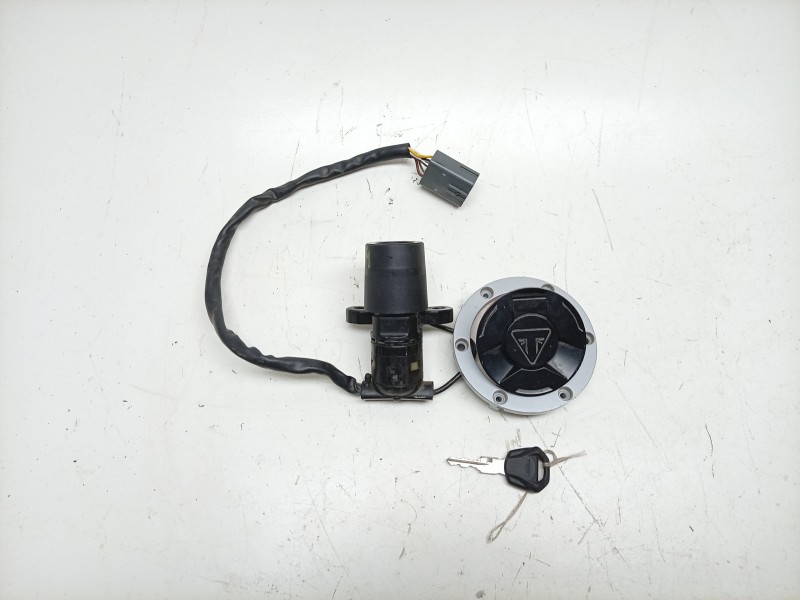 Recambio de conmutador de arranque para triumph street triple 765 rs street triple 765 rs referencia OEM IAM  T2501402 