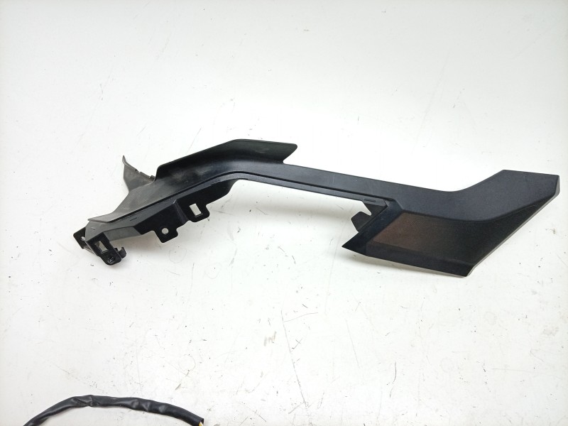 Recambio de moldura para triumph street triple 765 rs street triple 765 rs referencia OEM IAM  2311205 