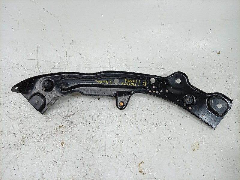 Recambio de soporte faro izquierdo para skoda fabia iv (pj3) 1.0 mpi referencia OEM IAM  6VA805931B 