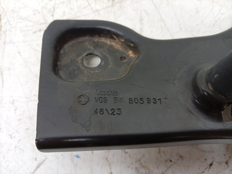 Recambio de soporte faro izquierdo para skoda fabia iv (pj3) 1.0 mpi referencia OEM IAM  6VA805931B 