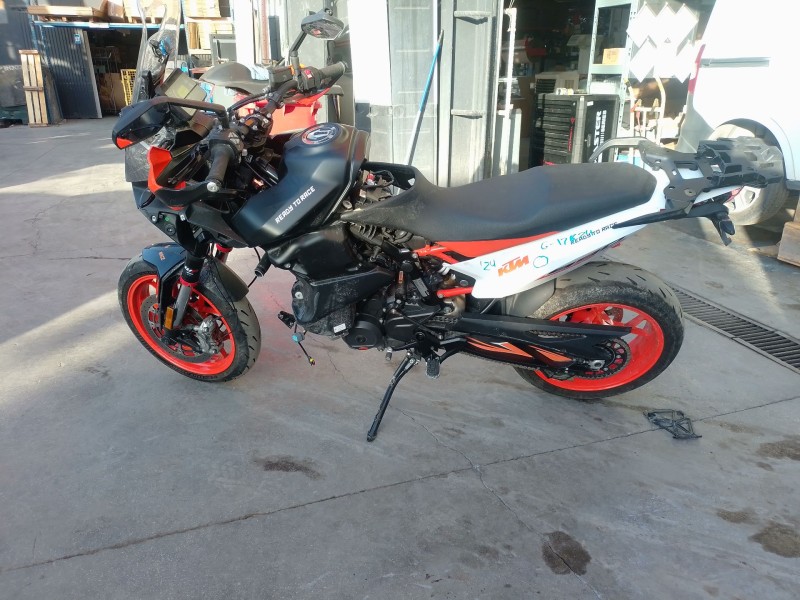 ktm 890 del año 2024