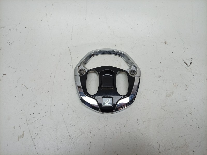 Recambio de moldura para honda pcx 125 referencia OEM IAM  53207K1ZJ100 
