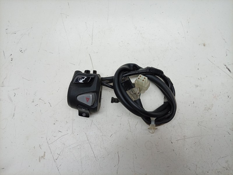 Recambio de piña luces derecha para honda pcx 125 referencia OEM IAM  35160K1ZJ12 