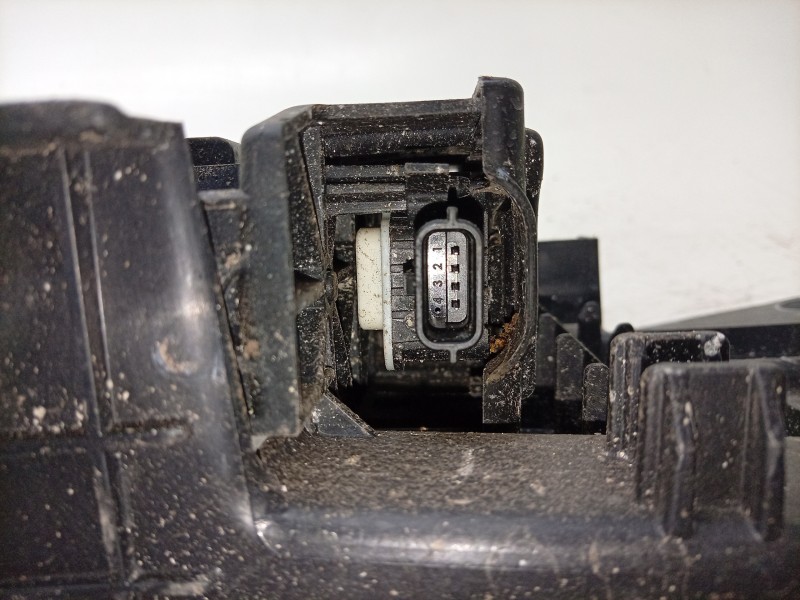 Recambio de calandra delantera de radiador para renault 4 e-tech 120 referencia OEM IAM  215796570R 