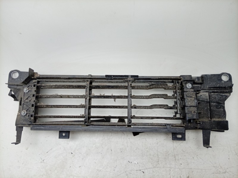 Recambio de calandra delantera de radiador para renault 4 e-tech 120 referencia OEM IAM  215796570R 