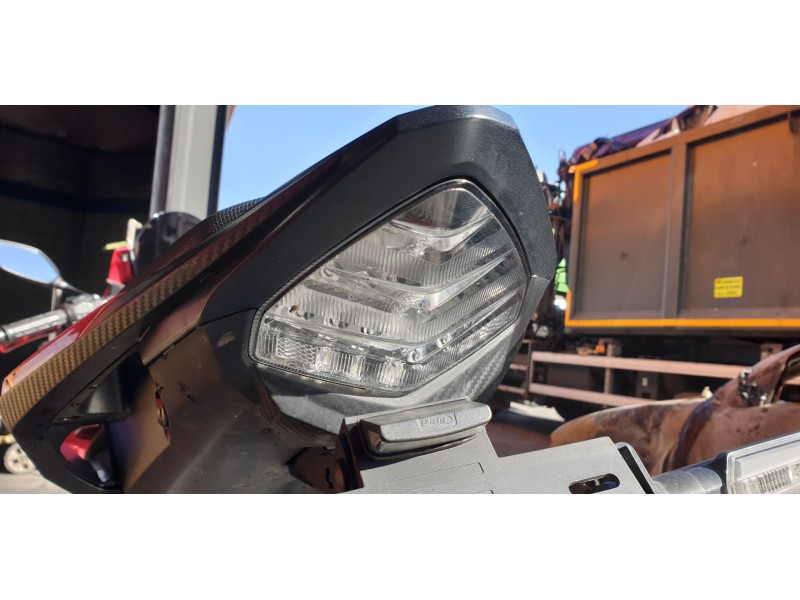 Recambio de piloto trasero central para honda cbr 500r cbr 500 r referencia OEM IAM 33701MJWJ82  