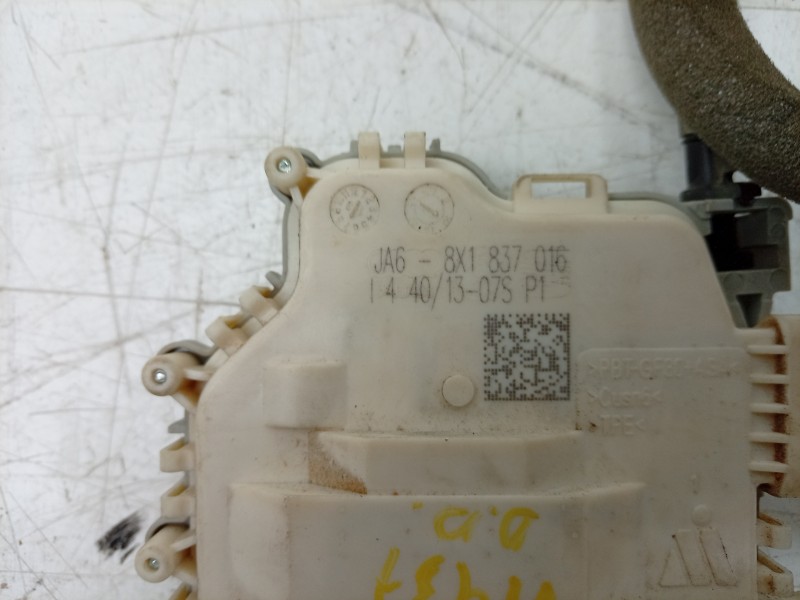 Recambio de cerradura puerta delantera derecha para audi a3 sportback (8va) attraction referencia OEM IAM  8X1837016C EZCAU108/1