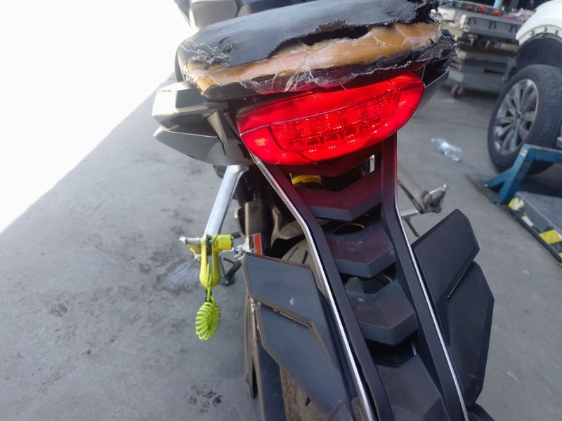 Recambio de piloto trasero central para honda cb (501cc - ) cb 650 r (rh08, rh02) referencia OEM IAM   
