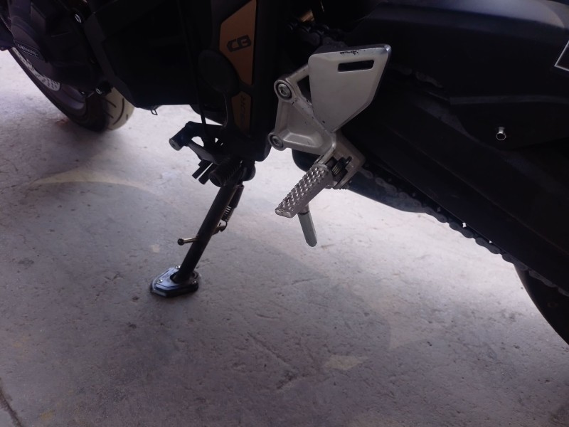 Recambio de estribera izquierda para honda cb (501cc - ) cb 650 r (rh08, rh02) referencia OEM IAM   