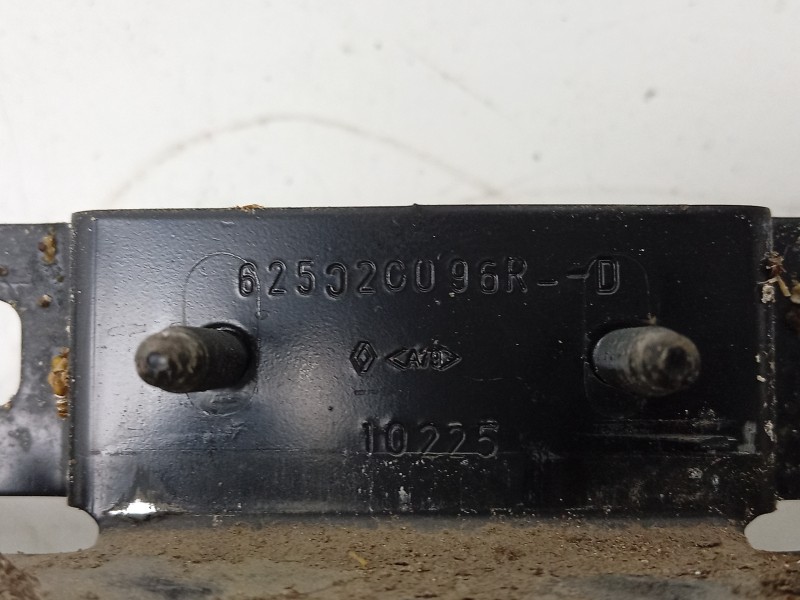 Recambio de refuerzo paragolpes delantero para renault 4 e-tech 120 referencia OEM IAM  625020096R 