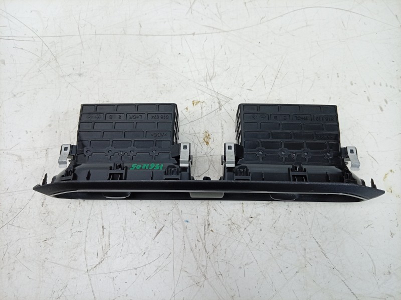 Recambio de rejilla aireadora para dacia sandero iii 1.0 tce 90 eco-g referencia OEM IAM  687601008R 