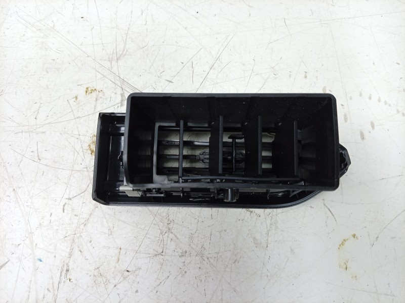 Recambio de rejilla aireadora para dacia sandero iii 1.0 tce 90 eco-g referencia OEM IAM  687613010R 