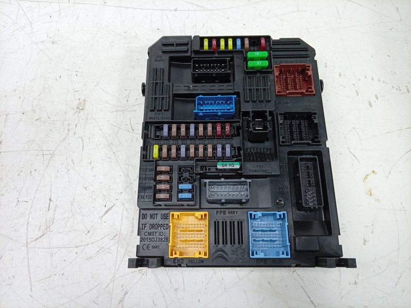 Recambio de caja reles / fusibles para citroën c4 x 1.2 hybrid 136 136 ch gasolina/eléctrico (2024) referencia OEM IAM  98556652