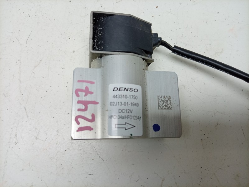 Recambio de valvula intercambio de calefaccion para renault 4 e-tech 120 referencia OEM IAM 02J13011949 4433101750 