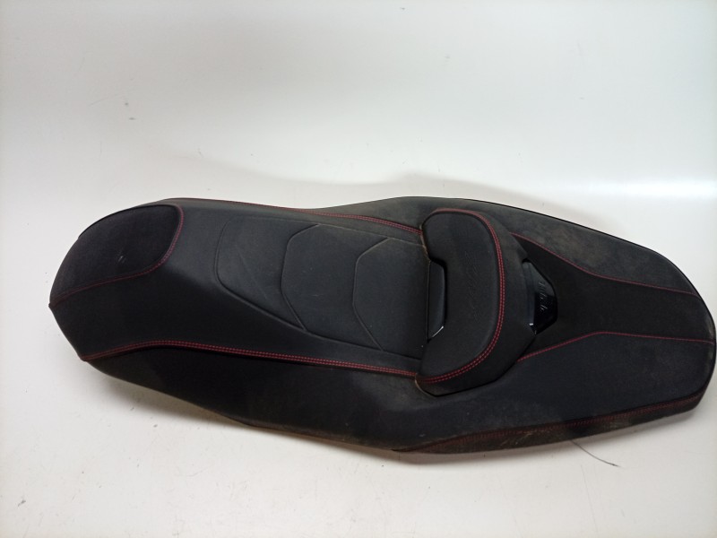 Recambio de asiento para yamaha x-max 125 referencia OEM IAM  B9YF47300000 