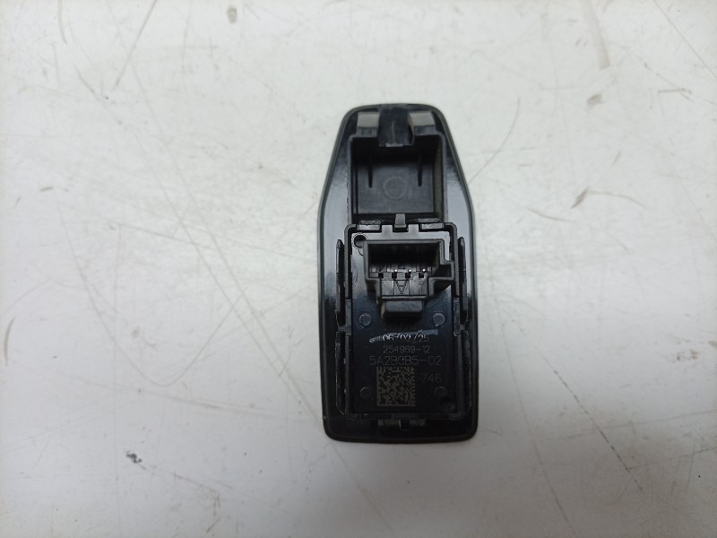 Recambio de mando elevalunas trasero derecho para bmw x1 (u11) xdrive 20 d mild-hybrid referencia OEM IAM  61315A2BCB5 