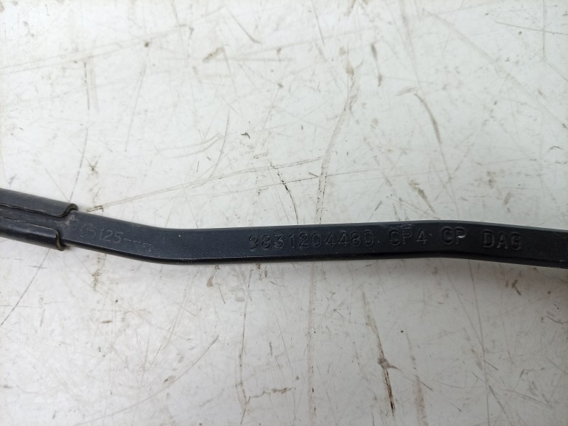 Recambio de brazo limpia delantero derecho para citroën c4 x 1.2 hybrid 136 136 ch gasolina/eléctrico (2024) referencia OEM IAM 