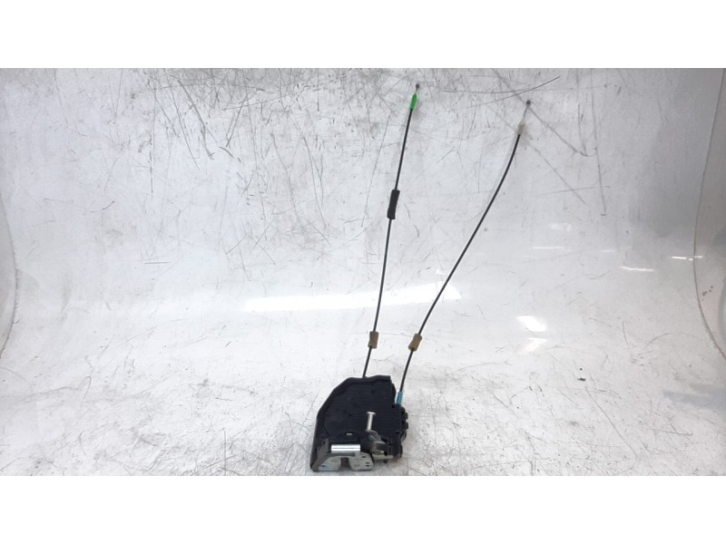 Recambio de cerradura puerta trasera derecha para toyota rav4 referencia OEM IAM 6905048060  