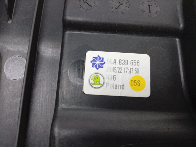 Recambio de elevalunas trasero derecho para skoda enyaq iv suv (5az) 80x 4x4 referencia OEM IAM  5LA839462 