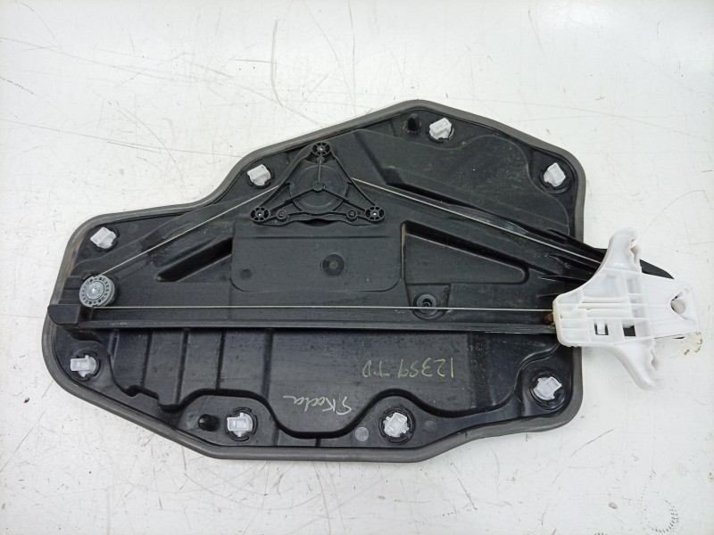 Recambio de elevalunas trasero derecho para skoda enyaq iv suv (5az) 80x 4x4 referencia OEM IAM  5LA839462 