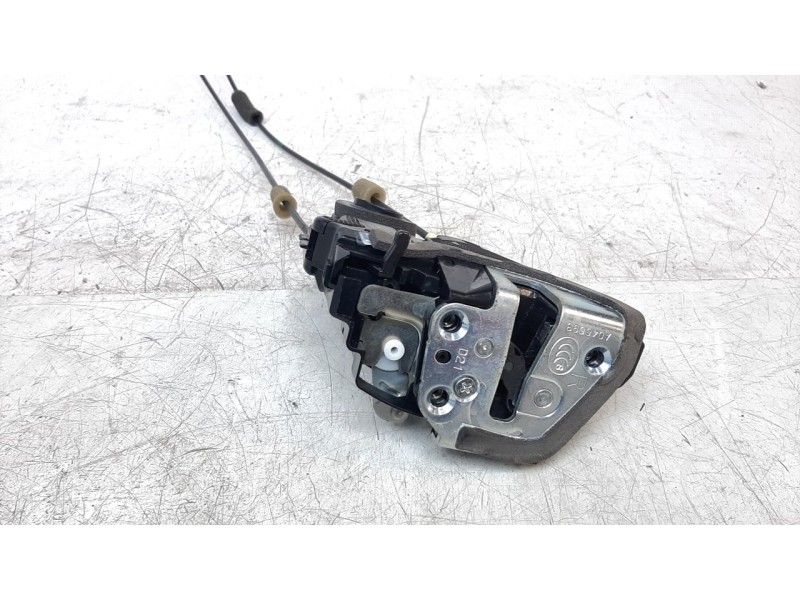 Recambio de cerradura puerta trasera derecha para toyota rav4 referencia OEM IAM 6905048060  