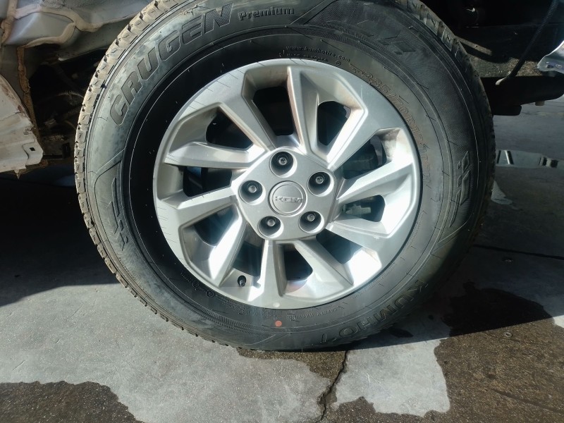 Recambio de llanta para kg mobility rexton referencia OEM IAM   
