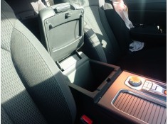 Recambio de apoyabrazos central para kg mobility rexton referencia OEM IAM    2