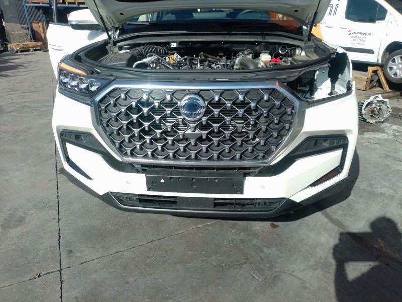 Recambio de paragolpes delantero para kg mobility rexton referencia OEM IAM   