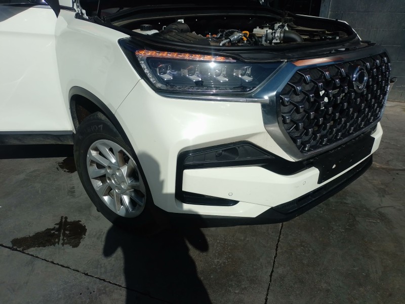 Recambio de paragolpes delantero para kg mobility rexton referencia OEM IAM   