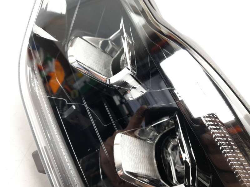 Recambio de faro izquierdo para kg mobility rexton referencia OEM IAM  8310536010 