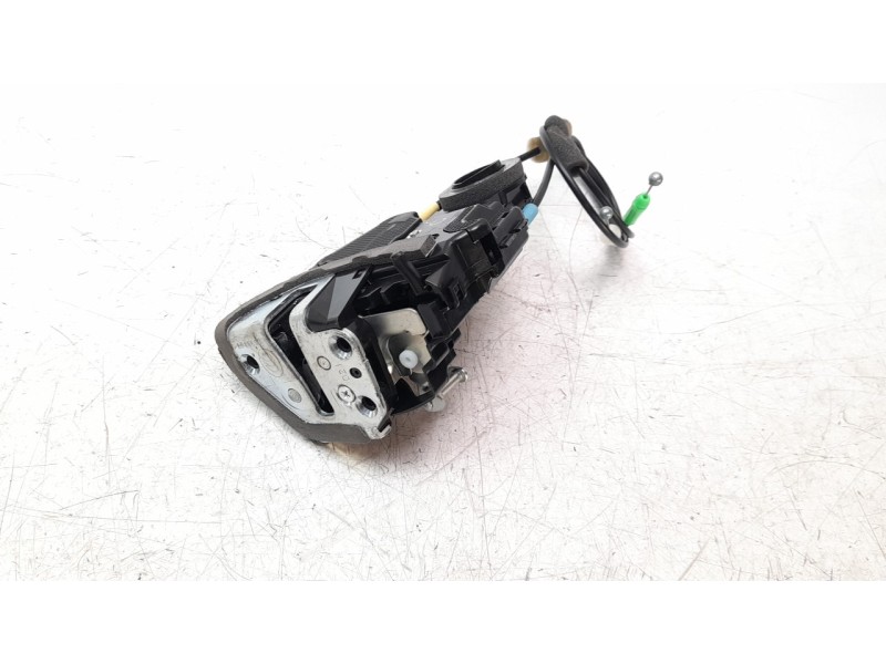Recambio de cerradura puerta trasera izquierda para toyota rav4 referencia OEM IAM 6906033120  