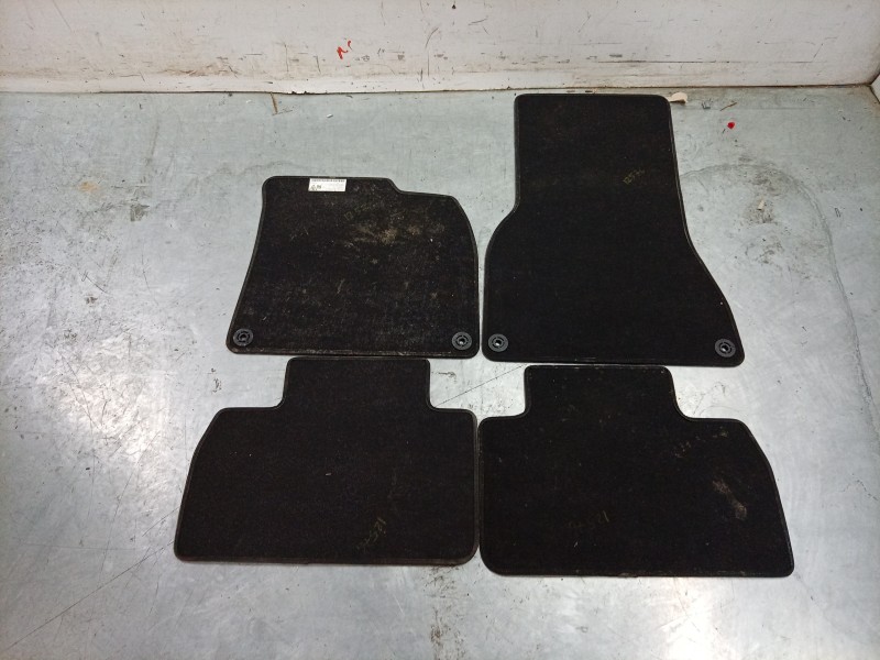 Recambio de juego alfombrillas para porsche macan (xab) 4 electric (xabbb1, xabfd1) referencia OEM IAM  95C864435BLK 