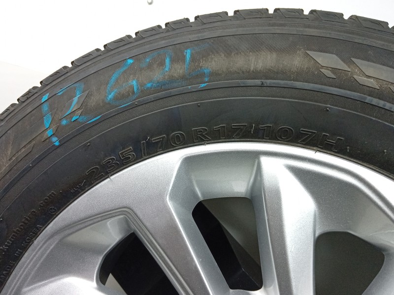 Recambio de neumatico repuesto para kg mobility rexton referencia OEM IAM  2357017 