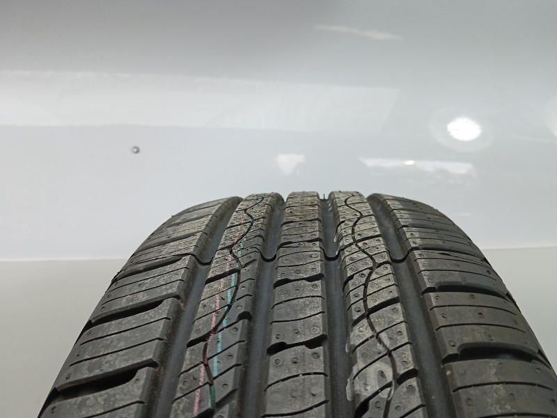 Recambio de neumatico repuesto para kg mobility rexton referencia OEM IAM  2357017 