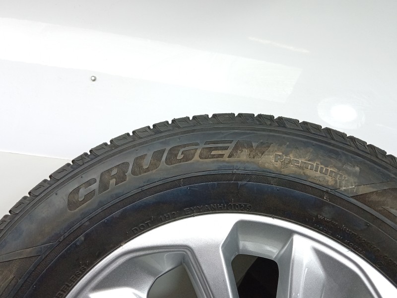 Recambio de neumatico repuesto para kg mobility rexton referencia OEM IAM  2357017 
