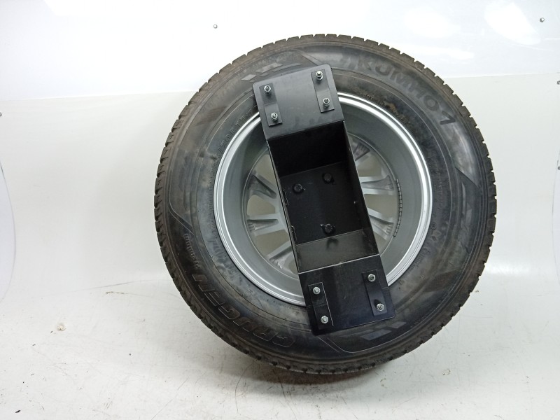 Recambio de neumatico repuesto para kg mobility rexton referencia OEM IAM  2357017 
