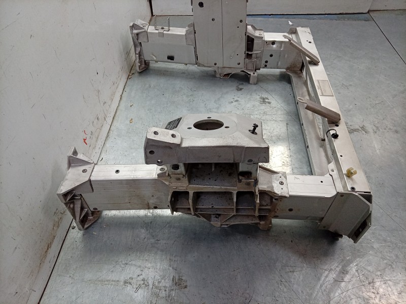 Recambio de travesaño superior para aston martin rapide 5.9 v12 cat referencia OEM IAM  AD43V17750AA 